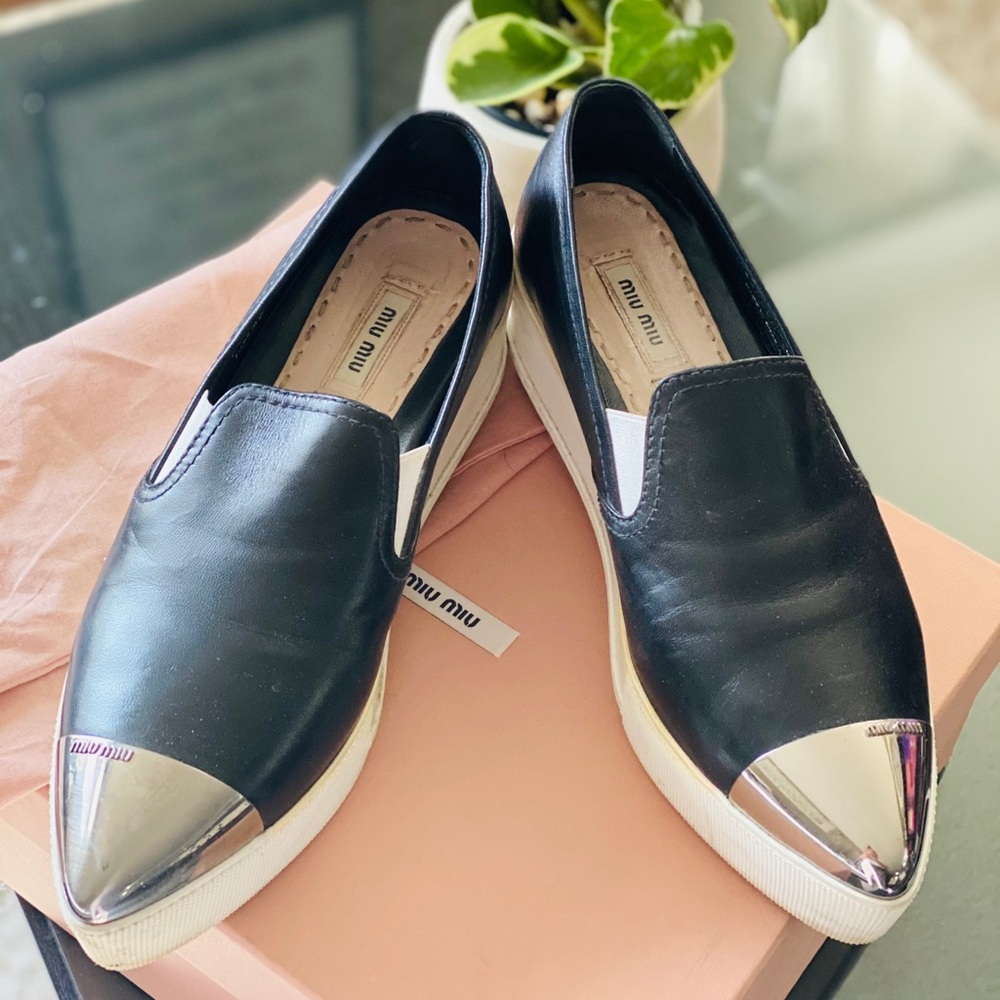 Miu Miu metal pointed cap toe,blk leather sneaker